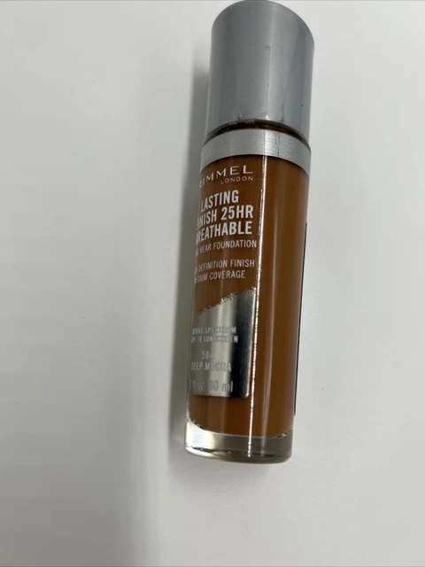 Base transpirable Rimmel con acabado duradero 25HR 504 mocha profunda