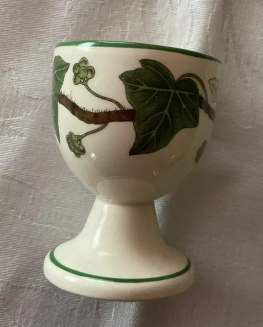 Vintage Wedgwood “Napoleon Ivy” Egg Cup. Made In England🌿