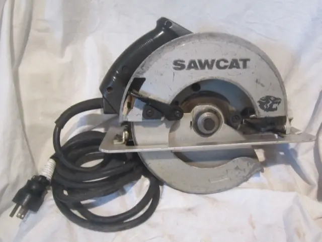 Black & Decker Industrial Super Sawcat Model No 998 / 8-1/4” Circular Saw  w/Case