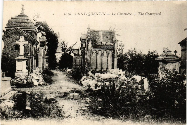 CPA MILITAIRE Saint-Quentin, Le Cimetiére (317725)