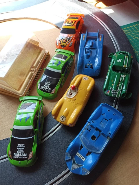 Lot Anciennes voitures circuit électrique Scalextric 1/32 Boite Tyrell Jaguar Ma