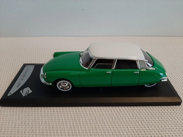 Voiture Citroën DS 19 1956 -  échelle1/43 - blanc/vert - Solido 3