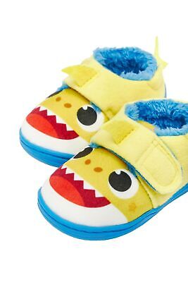 Boys Slippers Baby Shark Yellow Rip Tape 3D Fins Size 5-10 Solid Sole Girls Kids