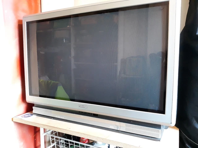 TOSHIBA 32インチ CRTテレビ 中古 I just picked up this really cool looking Toshiba from 1992