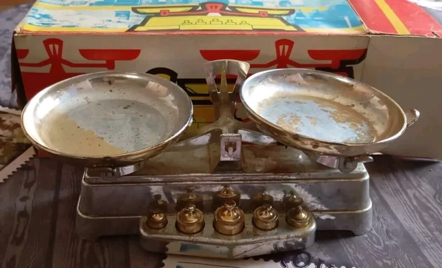 Jouet Ancien : Grande Balance Vintage Complète Avec Ses Poids Et Sa Boîte D'origine - Objet De Décoration
