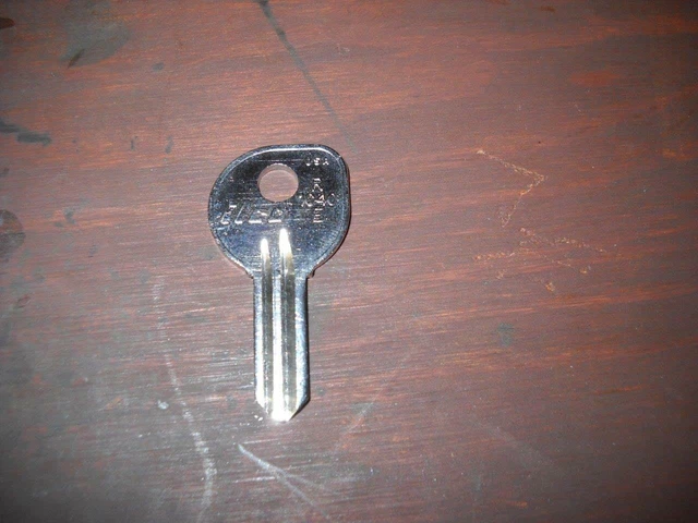New R1040E Mercury Mariner Outboard Cruiser Boat Key Blank Ilco R40E C9 Cm7 Cu5
