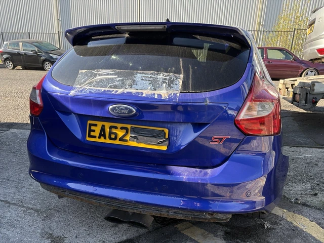 FORD FOCUS MK3 ST-3 5Dr Hatch 2012-17 Bumper (rear) Blue Scuffed £110. ...