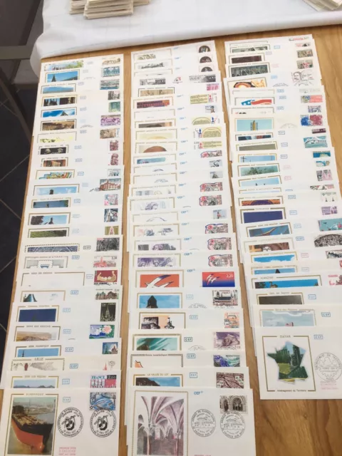 lot 239 enveloppes premier jour Et 4 Cartes france