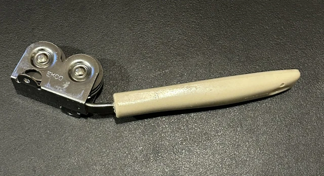 Vintage EKCO Manual Pull Thru Knife Sharpener White Cream Corn Cobb Handle USA Vintage EKCO Manual Pull Thru Knife Sharpener White Cream Corn Cobb Handle USA