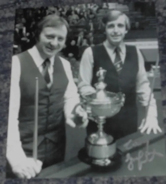 TERRY GRIFFITHS- SNOOKER CHAMPION -10x8  PHOTO  SIGNED. (19)