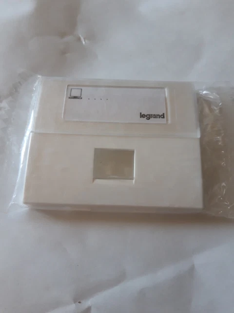 Doigt D’enjoliveur Legrand Sagane – Prise Courant Blanc Opalis (réf 85640) – Neuf Sans Boîte