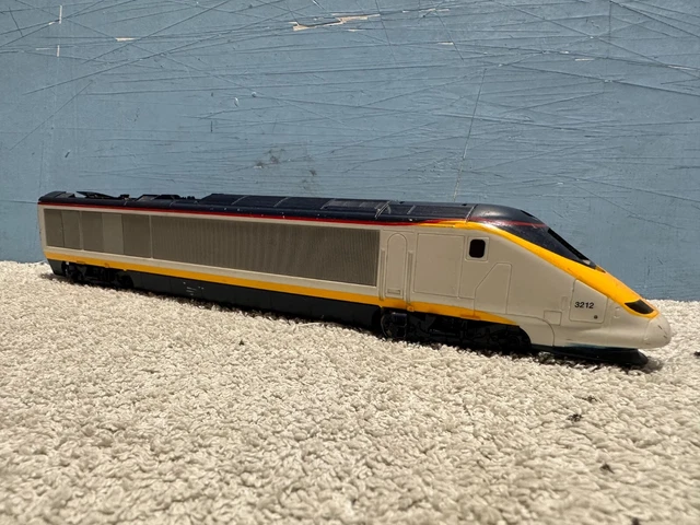 N°2 fausse motrice rtg jouef sans casse apparente mais quelques défaut peinture
