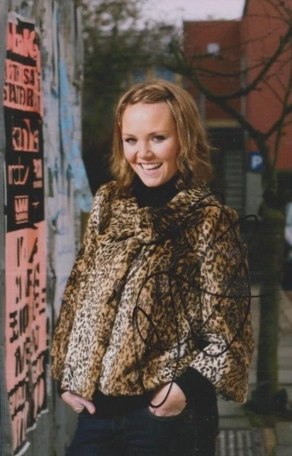 Charlie Brooks    **HAND SIGNED**  6x4 photo  ~  Eastenders  ~  AUTOGRAPHED