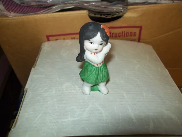 Vintage Ceramic Hula Girl Thimble