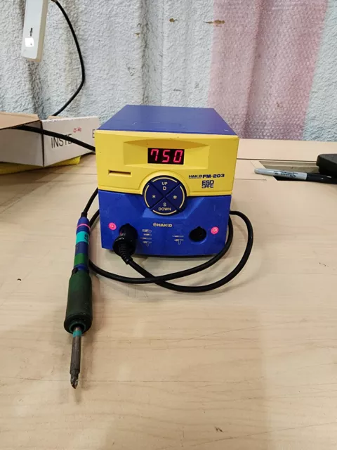 HAKKO FM-203 Soldering Station with Soldering Iron