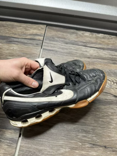 NIKE LEGEND IC 312856 011 RARE Black White Nike Impax Mens Size 10.5 Pre owned 30.79 PicClick UK