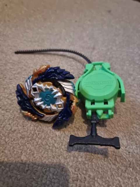 Toupie beyblade burst evolution fafnir F4 turbo  hasbro  etat neuf