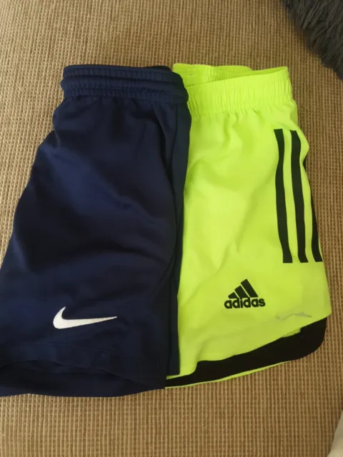 Pantaloncini ragazzo 1 x Nike 1 x pacchetto abbigliamento sportivo Adidas