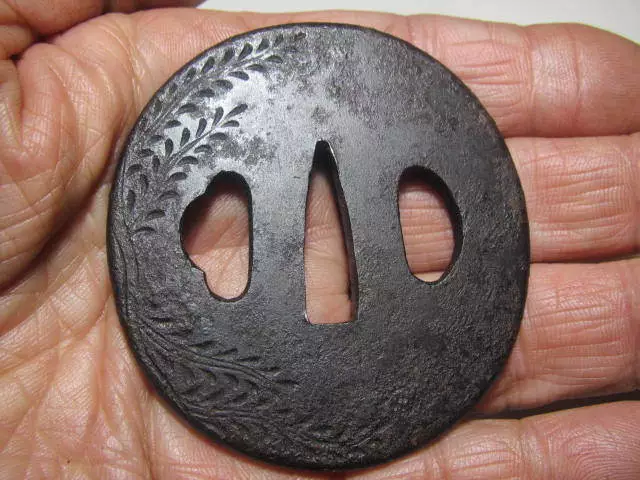 Excellent Item Iron Tsuba Round Shape Flower Illustration Good Tone Inlay #K0279