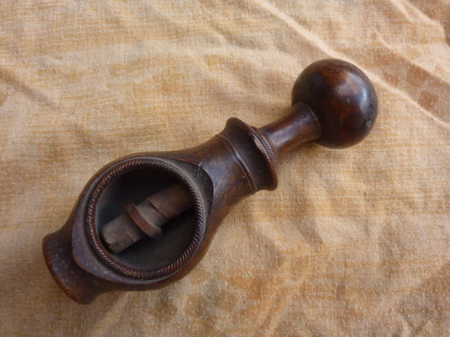 ANCIEN CASSE NOIX NOISETTE BOIS ZOOMORPHE OISEAU COQ POULE NUTCRACKER