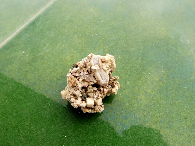 Minerales" Excelentes Cristales De Ortosa Con Titanita De Marruecos  -  7A22 "