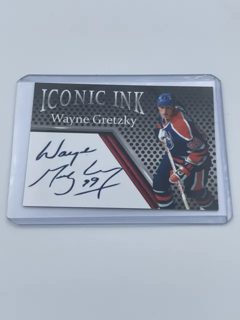WAYNE GRETZKY Iconic Ink Facsimile Autograph Card SP *only 1,000 produced*
