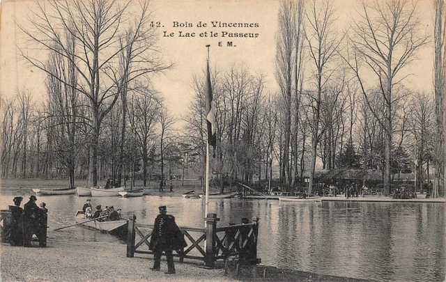 CPA Bois de VINCENNES Le lac et le passeur
