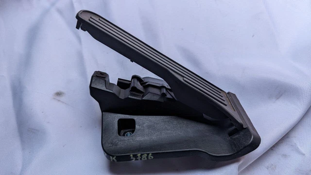 Cadillac GM Genuine Accelerator Pedal | 23362231