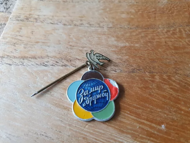 Vintage USSR Russian Sports Youth Festival pin/badge.