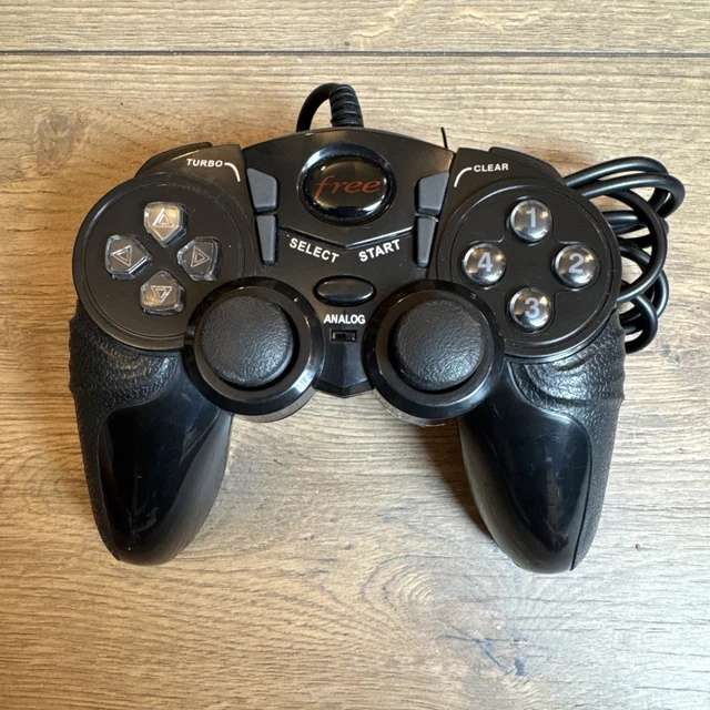 Lot Freebox Révolution : Mini 4K, Manette Free, Freeplug – Occasion