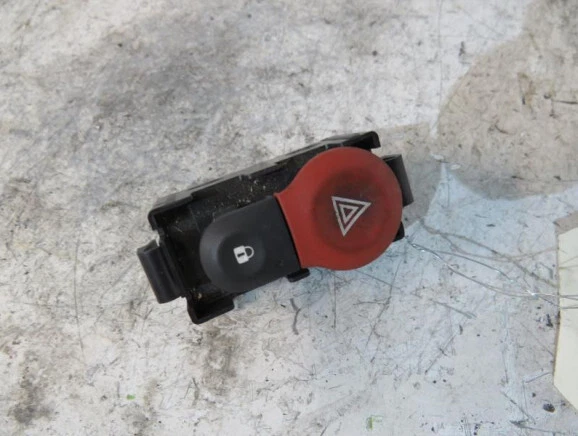 Bouton De Commande Warning Pour Renault Kangoo 1997-2002 - Référence OEM 7700308821