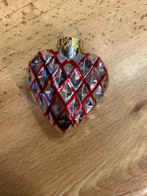 Vintage Plastic Silvestri Diamond pattern Silver Red Heart Christmas Ornament 2"