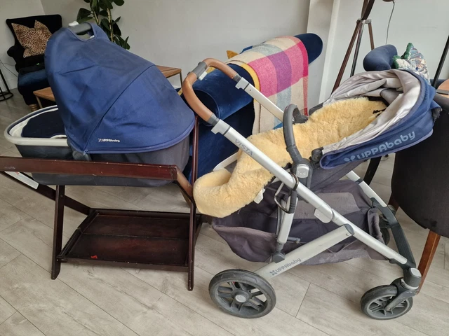 Uppababy Vista carrycot and rumble seat set with carrycot holder