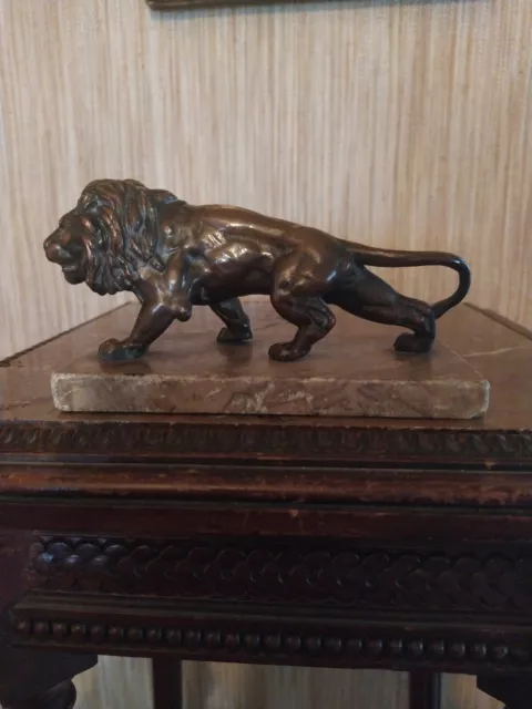 Statuette Lion debout Fixé sur Marbre