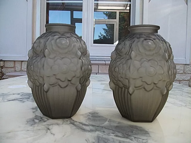 Paire De Vases Art Deco-Verre Presse Moule-Forme Olive Hexagonale Dlg Espaivet