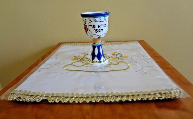 Coupe kiddush florale blanche peinte à la main en céramique arménienne + couverture challah blanche