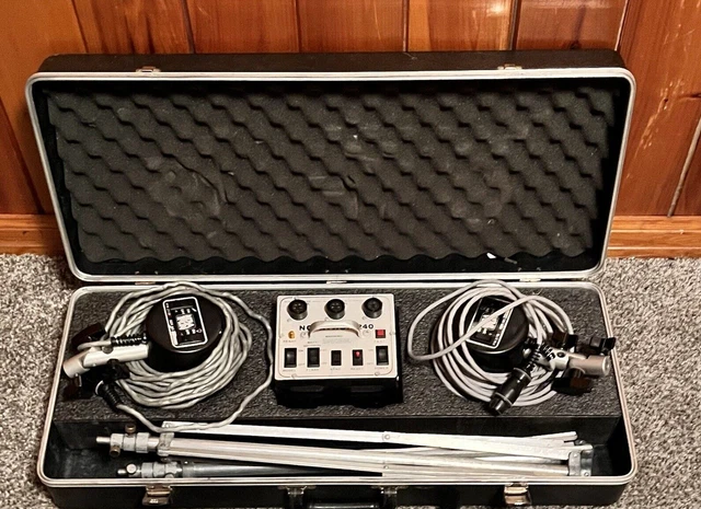 Novatron 240 Flash Strobe photograph  2 lights 2 Stands, Case & Cables