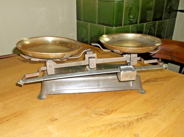 Vintage D.R.G.M. Küchen-Balkenwaage 5kg  Messingschalen Gusseisen Shabby Chic