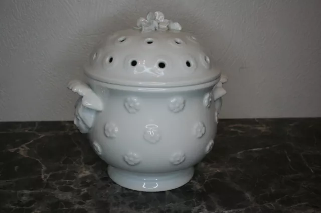 joli pot pourri en porcelaine blanche, hauteur 16.5 cm 3