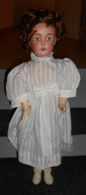 Ancienne Poupée De Poche Mignonnette En Porcelaine – Signée S – France XIXe