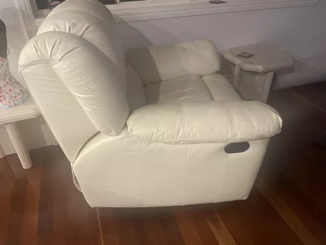 Cream/White Leather Lounge Suite. Three Piece. 3