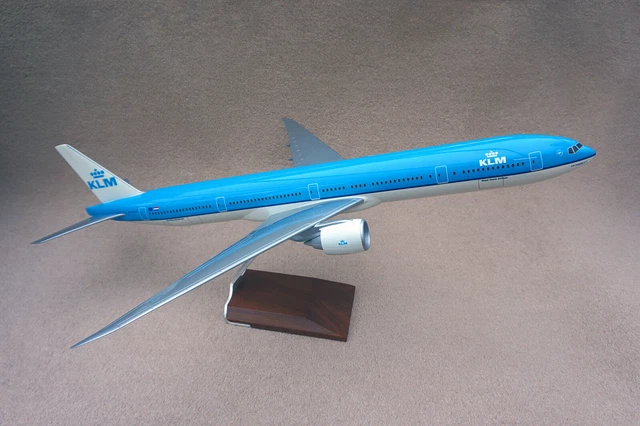 PACMIN 1/100 KLM Boeing 777-300ER desktop display model
