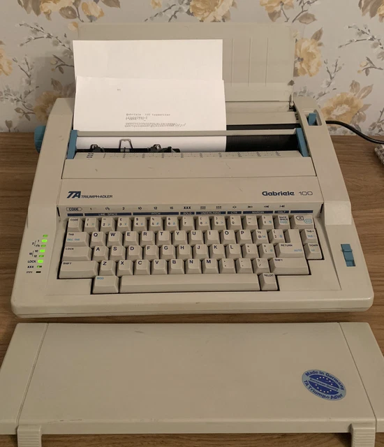 Máquina de escribir eléctrica Triumph Adler Gabriele 100 - completamente funcional en muy buen estado.        ^