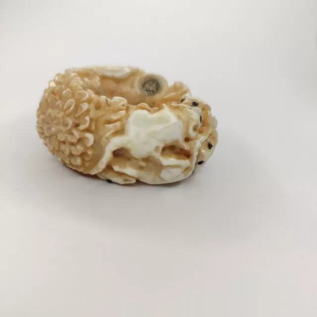 Netsuke „Ring mit Ratten“, handgefertigt, Elchhorn.