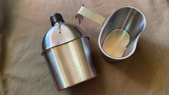 Yhenlovtt Edelstahl Feldflasche Set - Outdoor Trinkflasche Mit Tasse & Tasche