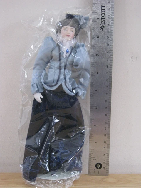 Avon Fashion Of American Times Victorian Vintage Porcelain Doll 1987