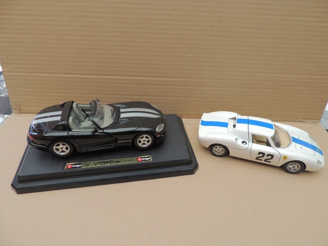 Lot de 2 BURAGO 1/24 FERRARI 250 LM et DODGE Viper RT 10