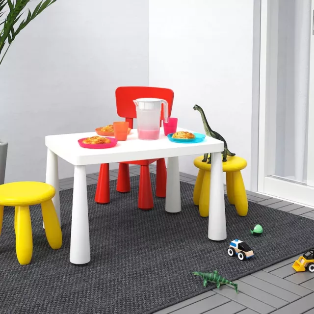 Sillas, mesas y taburetes de plástico para niños Ikea Mammut en el interior/exterior, muchos colores