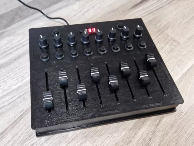 USB MIDI Controller 8 faders 8 Buttons 8 knobs programmable cc & pc DAW black