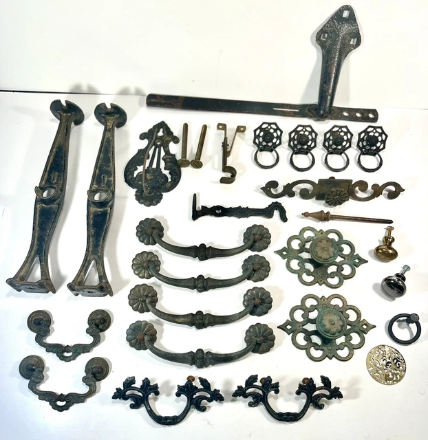 Lot of 26 Vintage Mixed Cast Iron Metal Hardware-Handles-Pulls-Knobs-Brackets ++